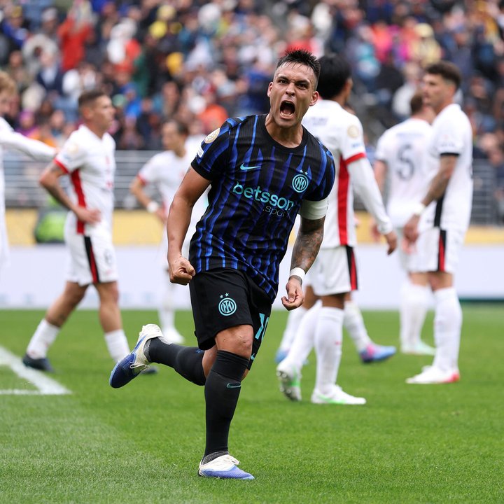 Lazio y Genoa se enfrentan por la Serie A italiana