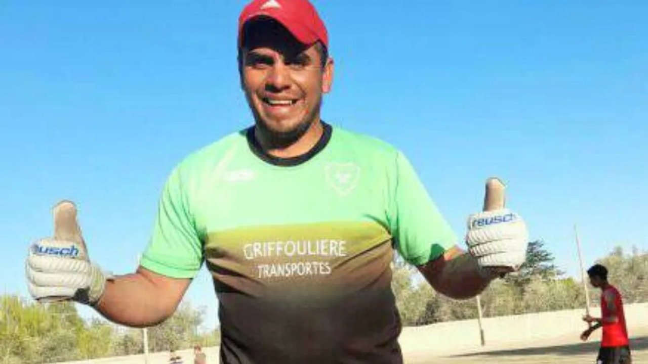 Patrullero policial en operativo nocturno en Mendoza