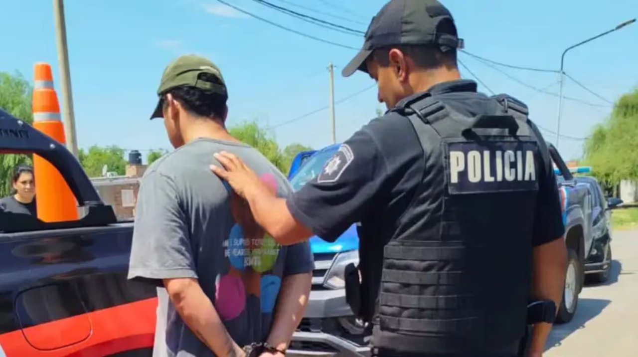 Operativo policial por la detención de un joven acusado de matar a su padre en Entre Ríos