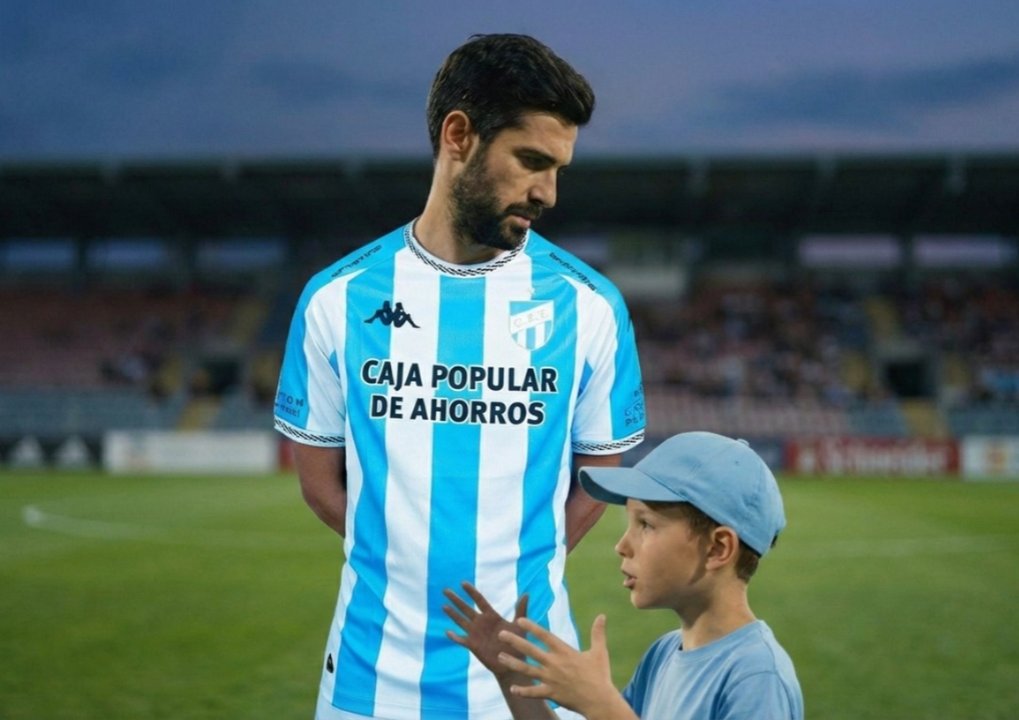 Gastón Suso dialoga con un joven hincha tras el partido entre Atlético Tucumán y Central Córdoba