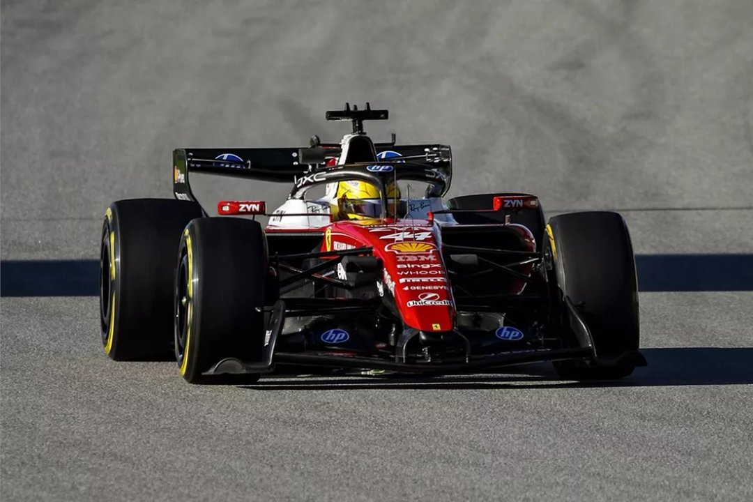 Lewis Hamilton durante los test de Fórmula 1 en el Circuit de Barcelona-Catalunya
