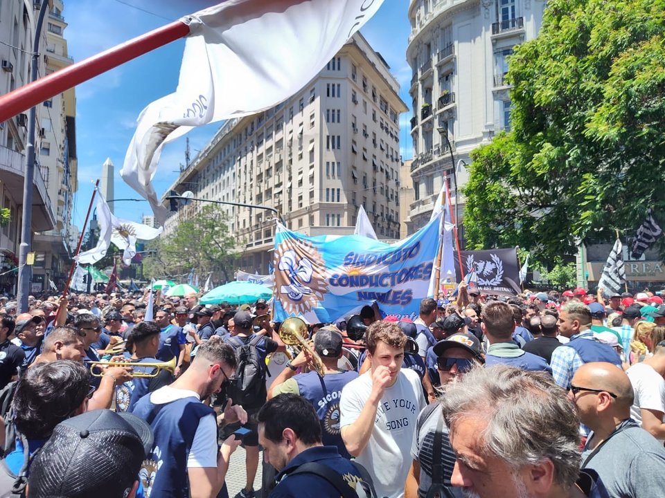 Reforma laboral y recorte en el financiamiento del sistema de salud argentino