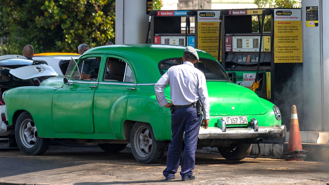 Vista de una central termoeléctrica en Cuba