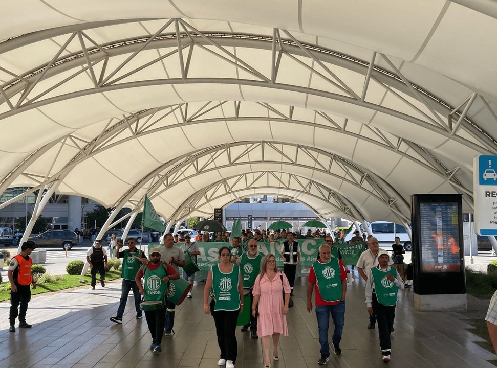 Trabajadores de ATE en la terminal aérea de Ezeiza