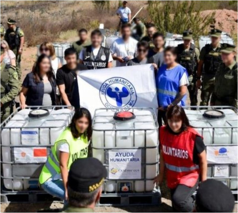 Tanques de agua destinados a los damnificados por incendios en Cholila
