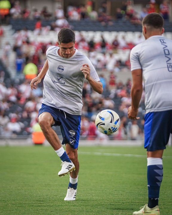 Ignacio Nacho Fernández, mediocampista de Gimnasia La Plata, ausente por bursitis infecciosa en el codo derecho