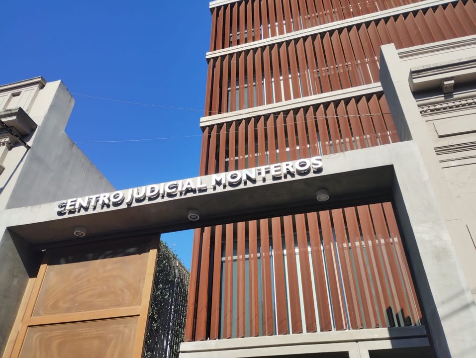 Patrullero policial en operativo en Tucumán
