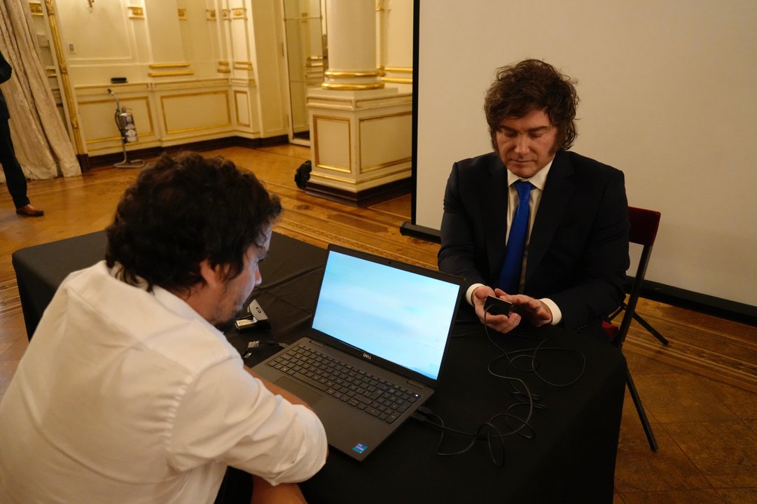 Javier Milei presenta el nuevo DNI electrónico y pasaporte argentino