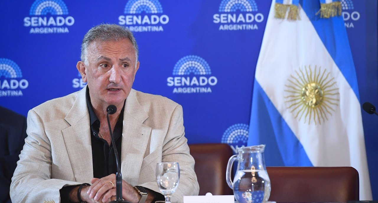 Reunión de representantes empresarios de CADAM en el Senado por la reforma laboral