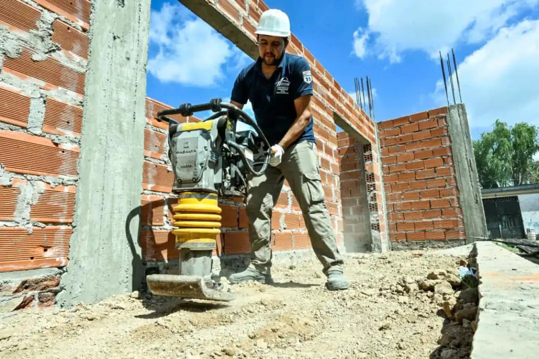 Obras de construcción de una nueva escuela secundaria en Grand Bourg, partido de Malvinas Argentinas