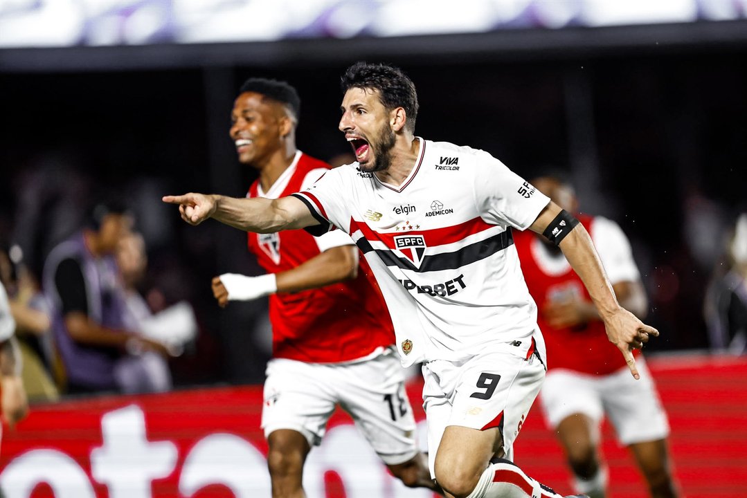 Jonathan Calleri, ex goleador de Boca, interesa a River