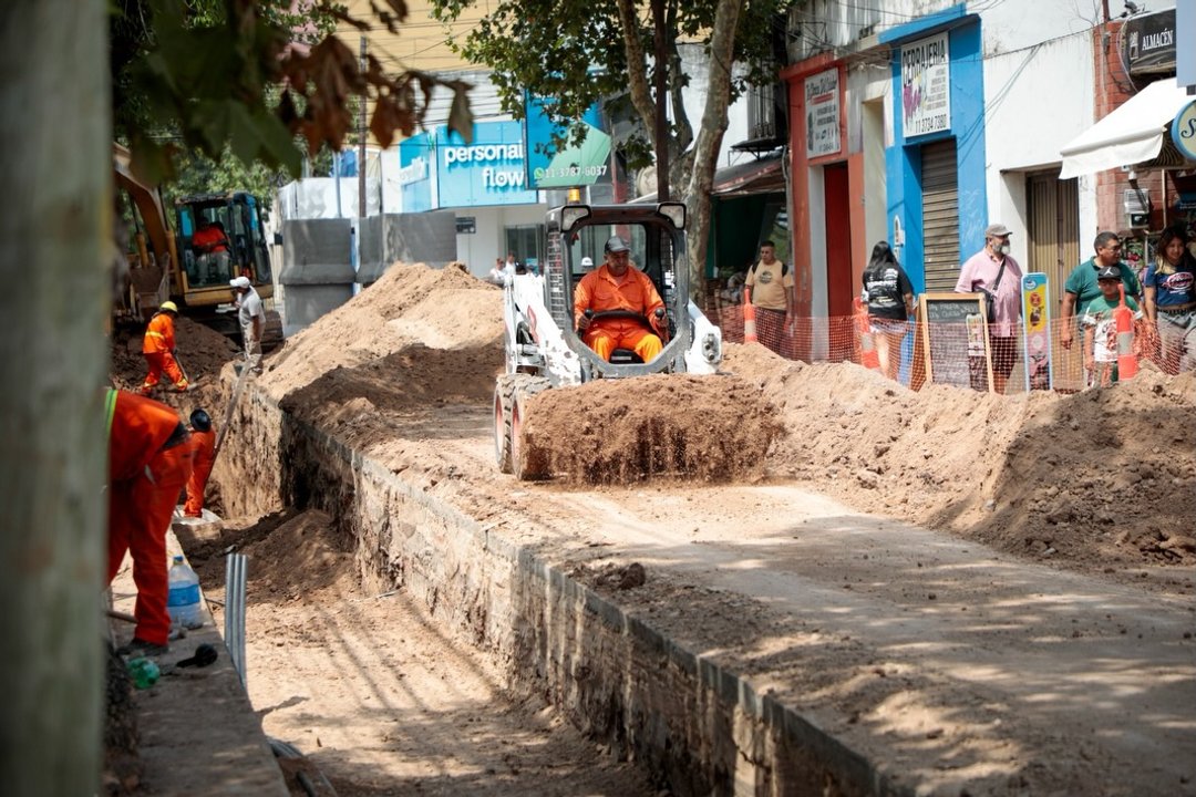 Federico Achával recorre obra hidráulica en el centro de Pilar