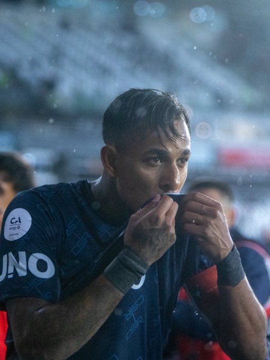 Sebastián Villa durante un partido con Independiente Rivadavia