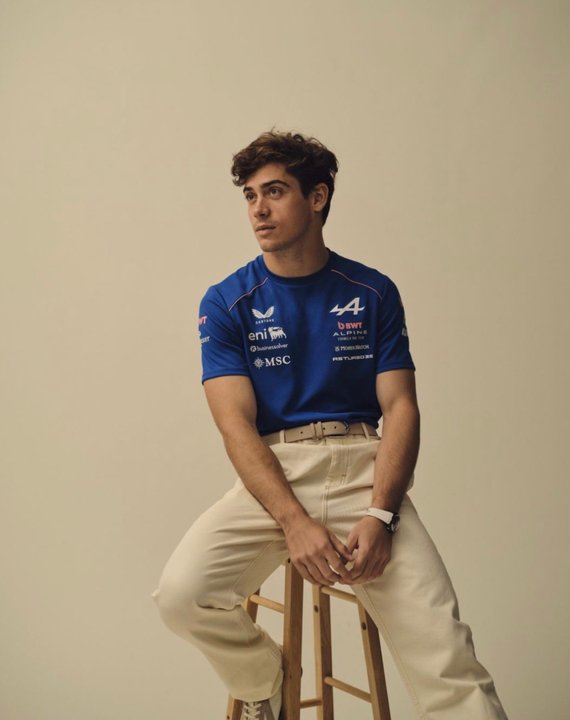 Franco Colapinto con la indumentaria oficial de Alpine para la temporada 2026 de Fórmula 1