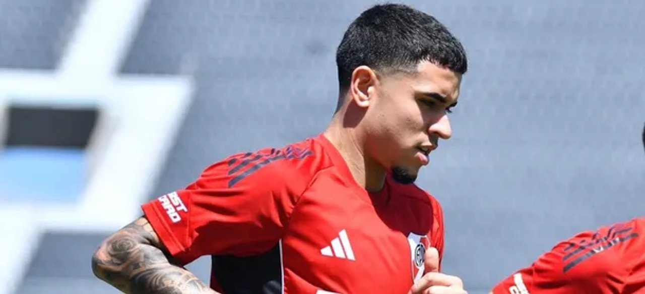 Kendry Páez en un entrenamiento en River Plate