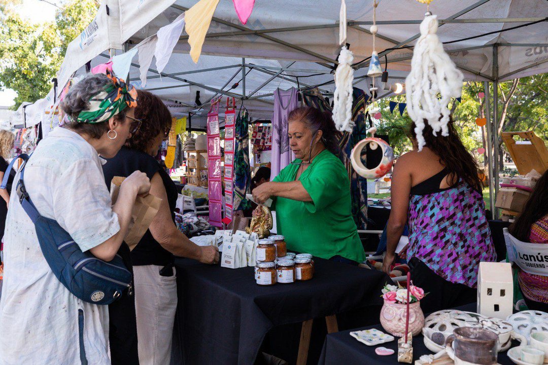 Feria Hecho en Lanús con emprendedores y propuestas gastronómicas