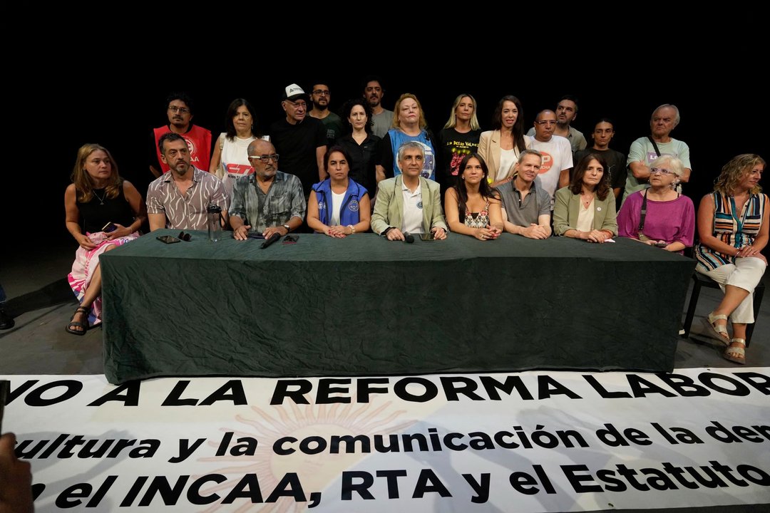 Artistas y referentes culturales en conferencia contra la reforma laboral