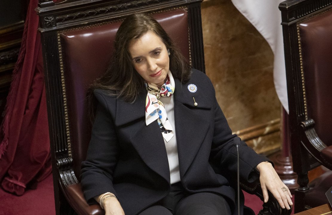 Victoria Villarruel firma decretos de convocatoria a sesiones en el Senado