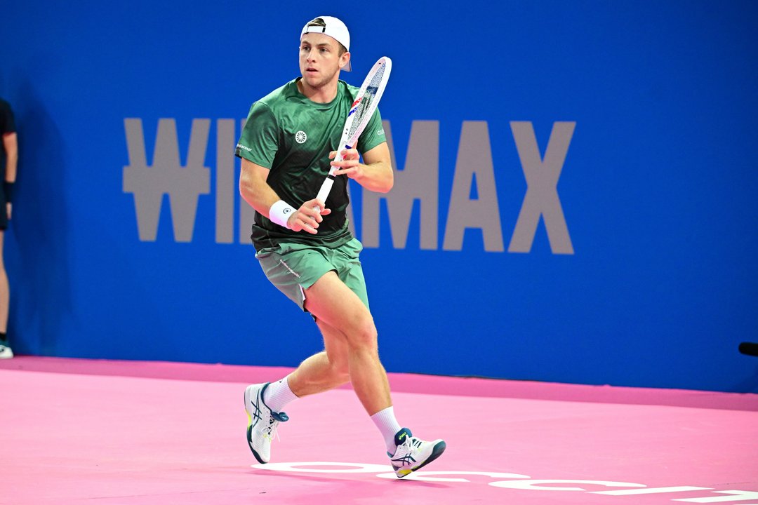Tallon Griekspoor durante un partido en cancha rápida del ATP de Montpellier