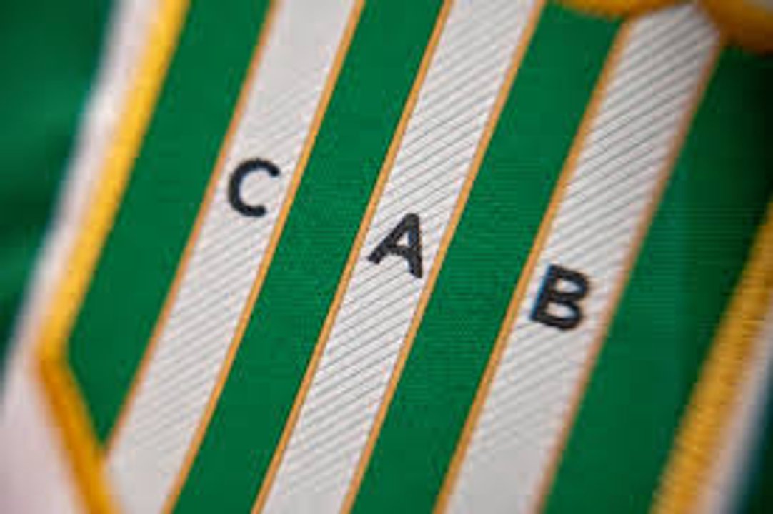 Banfield levanta inhibiciones y puede incorporar refuerzos
