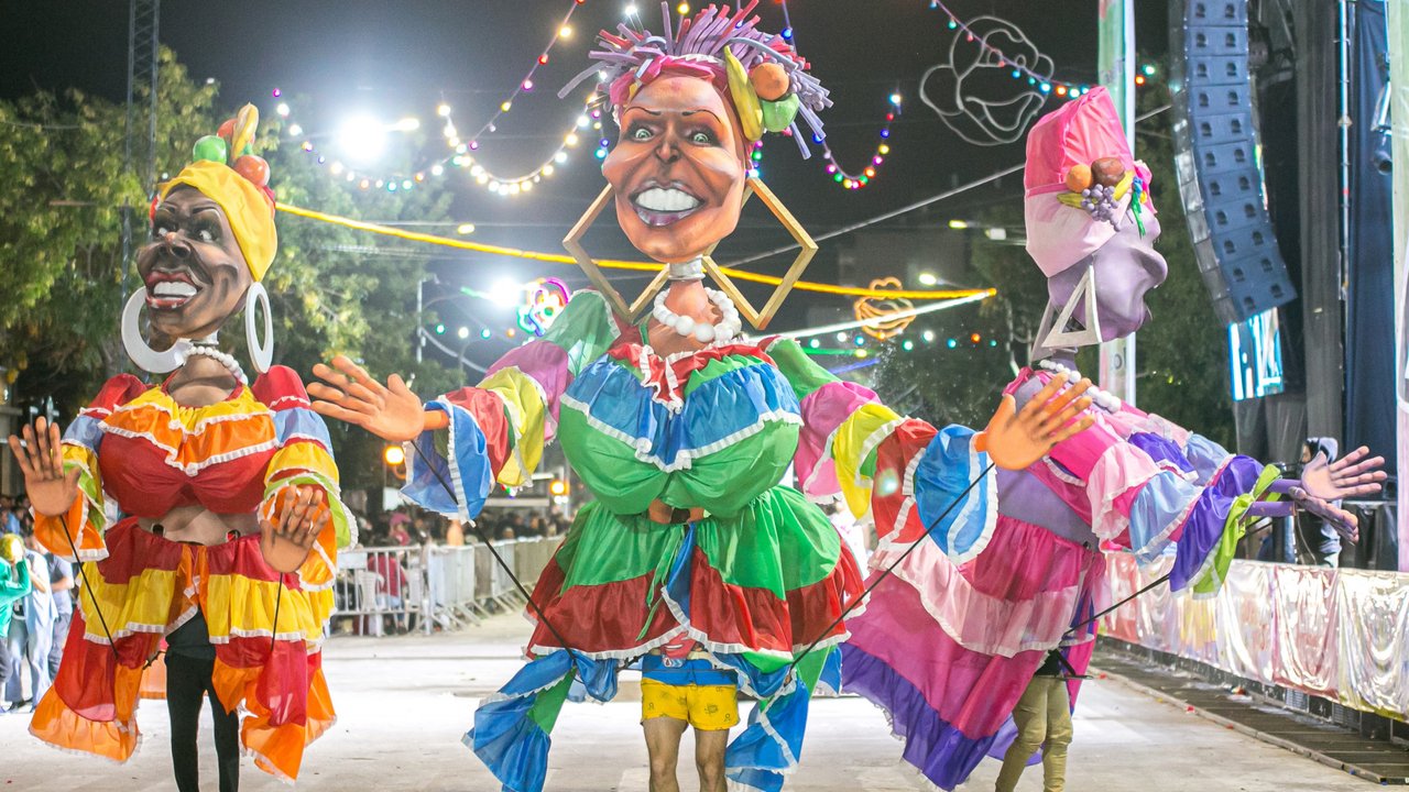 Carnavales en la provincia de Buenos Aires, con murgas y comparsas en desfile