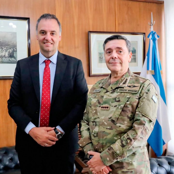 Adorni y Presti analizan nuevas incorporaciones para las Fuerzas Armadas