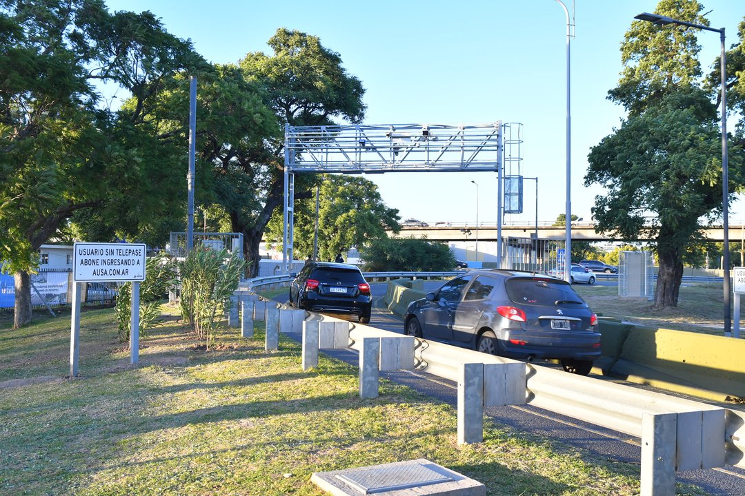 Operativo vial en autopistas 25 de Mayo y Perito Moreno
