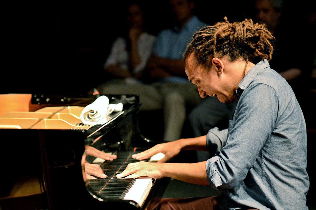 Músicos de jazz en el escenario del Teatro San Martín de Buenos Aires