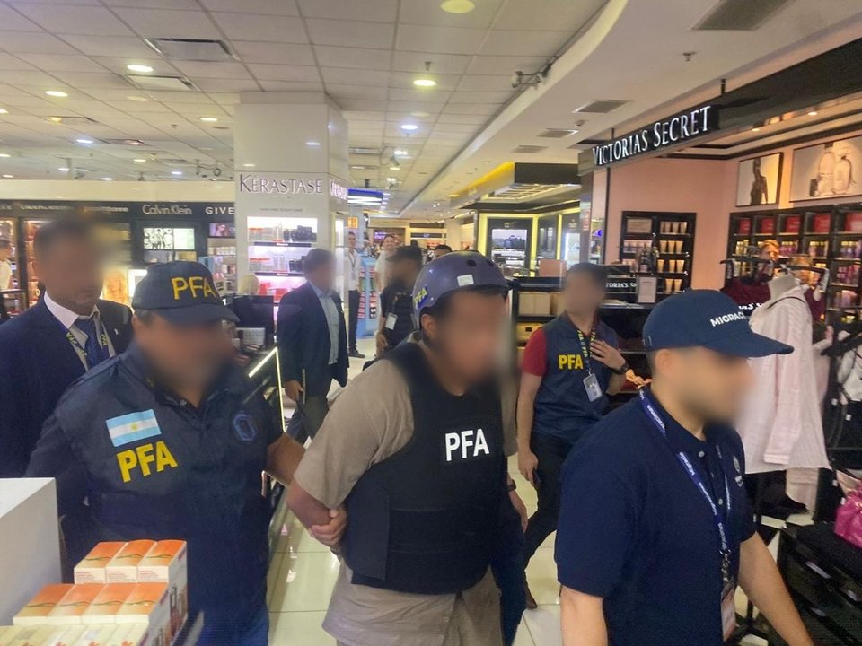 Operativo de deportación de un ciudadano venezolano desde Argentina
