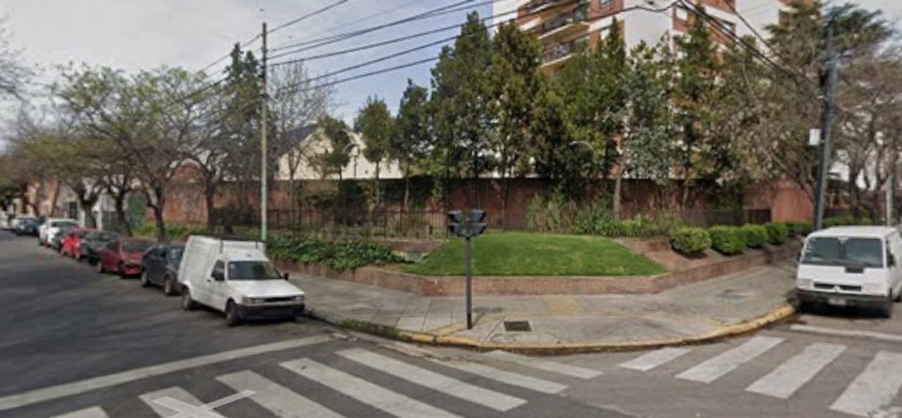 Bomberos y policía rescatan a un hombre en un edificio de Núñez