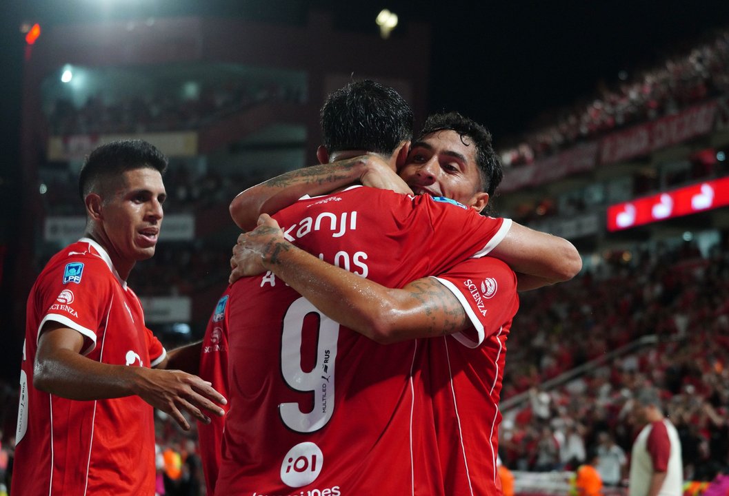 Independiente celebra su triunfo y mantiene el invicto en el Apertura