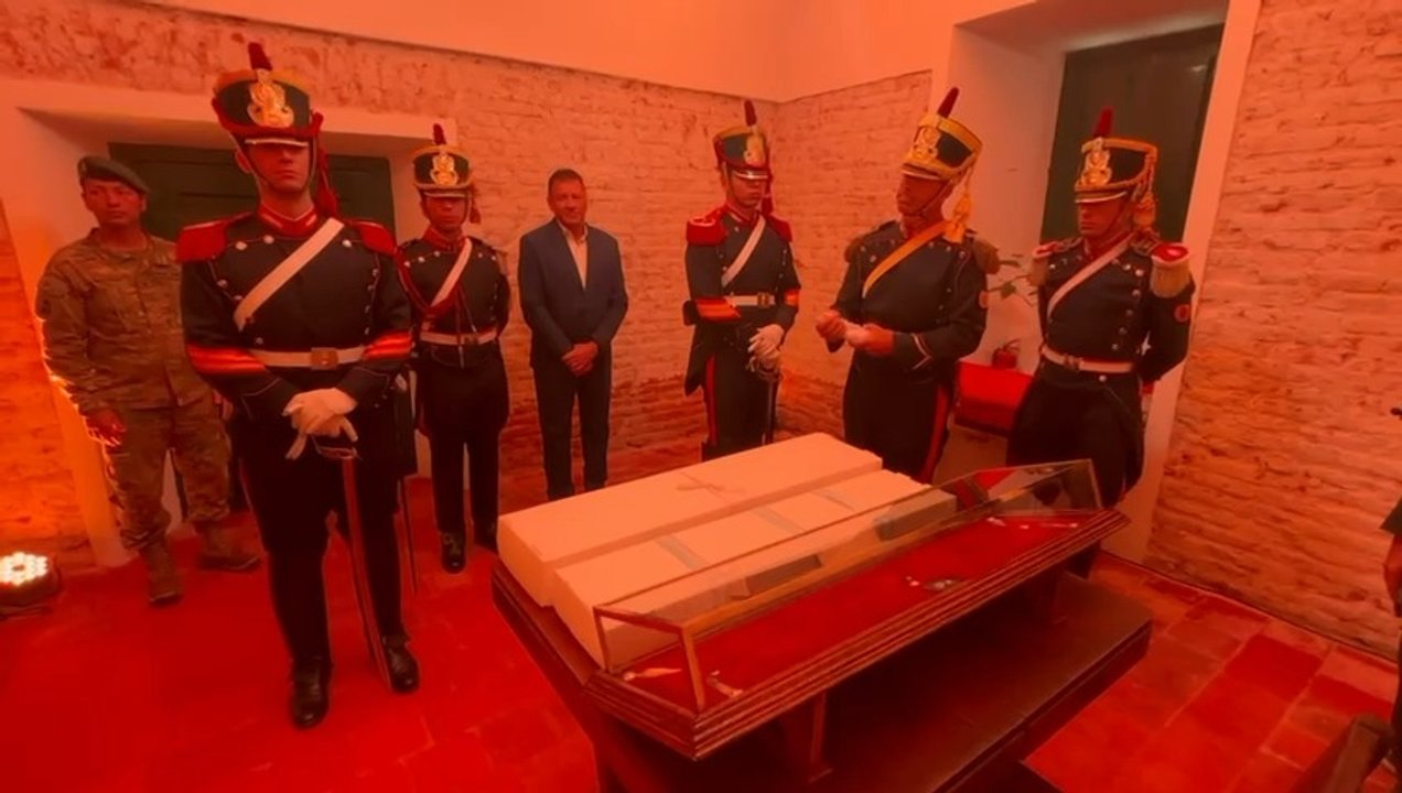 Sable corvo del General San Martín exhibido en homenaje en San Lorenzo