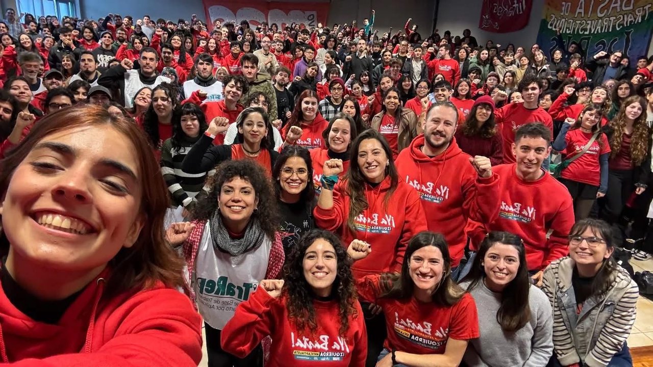 Jóvenes militantes participan del Campamento Anticapitalista del ¡Ya Basta! en Buenos Aires