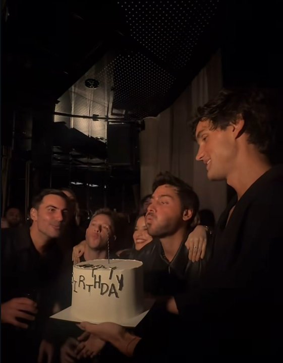 Lizardo Ponce celebrando su cumpleaños en un boliche de la Costanera porteña