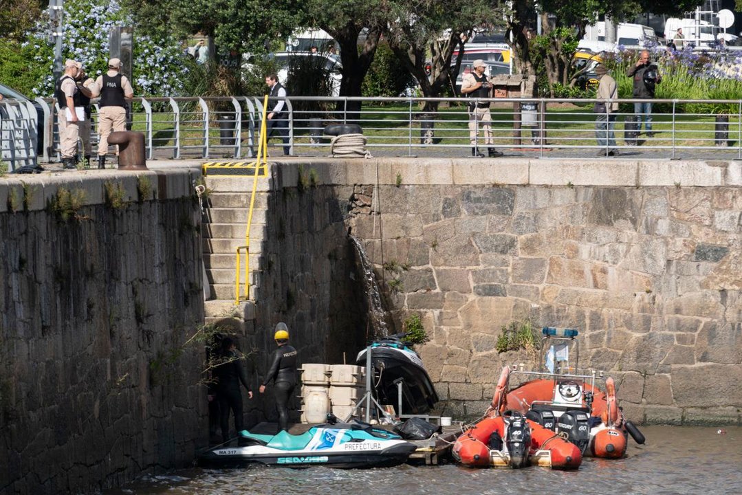 Operativo de rescate en los diques de Puerto Madero