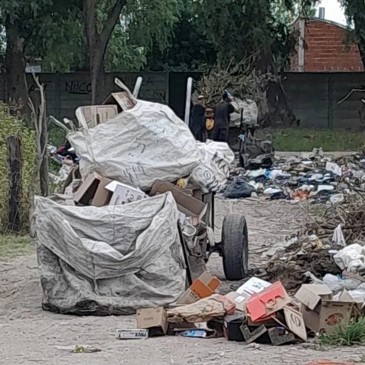 Acumulación de basura en calles de Florencio Varela