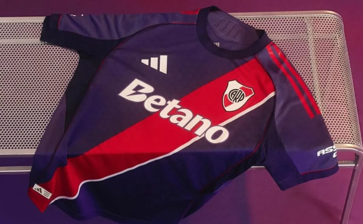 Nueva camiseta alternativa violeta de River Plate