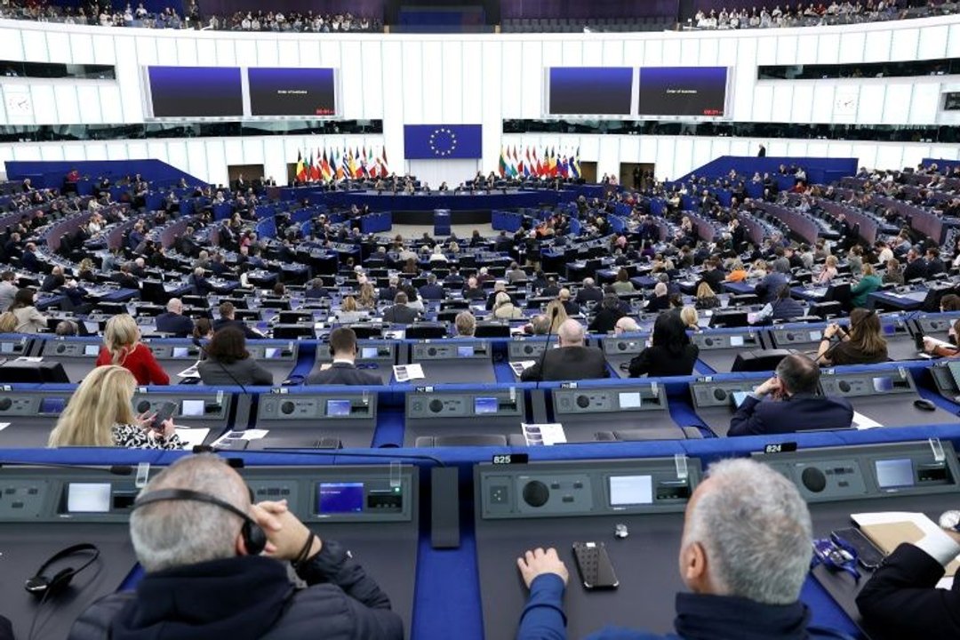 Parlamento Europeo durante una sesión sobre política migratoria