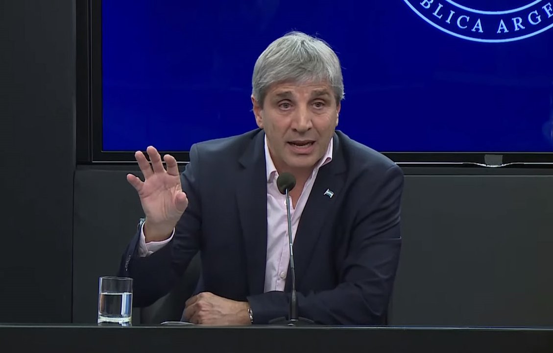 Luis Caputo en el centro de una polémica por redes sociales