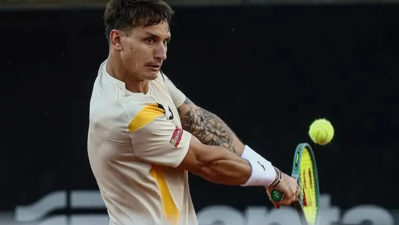 Camilo Ugo Carabelli en acción en el Argentina Open