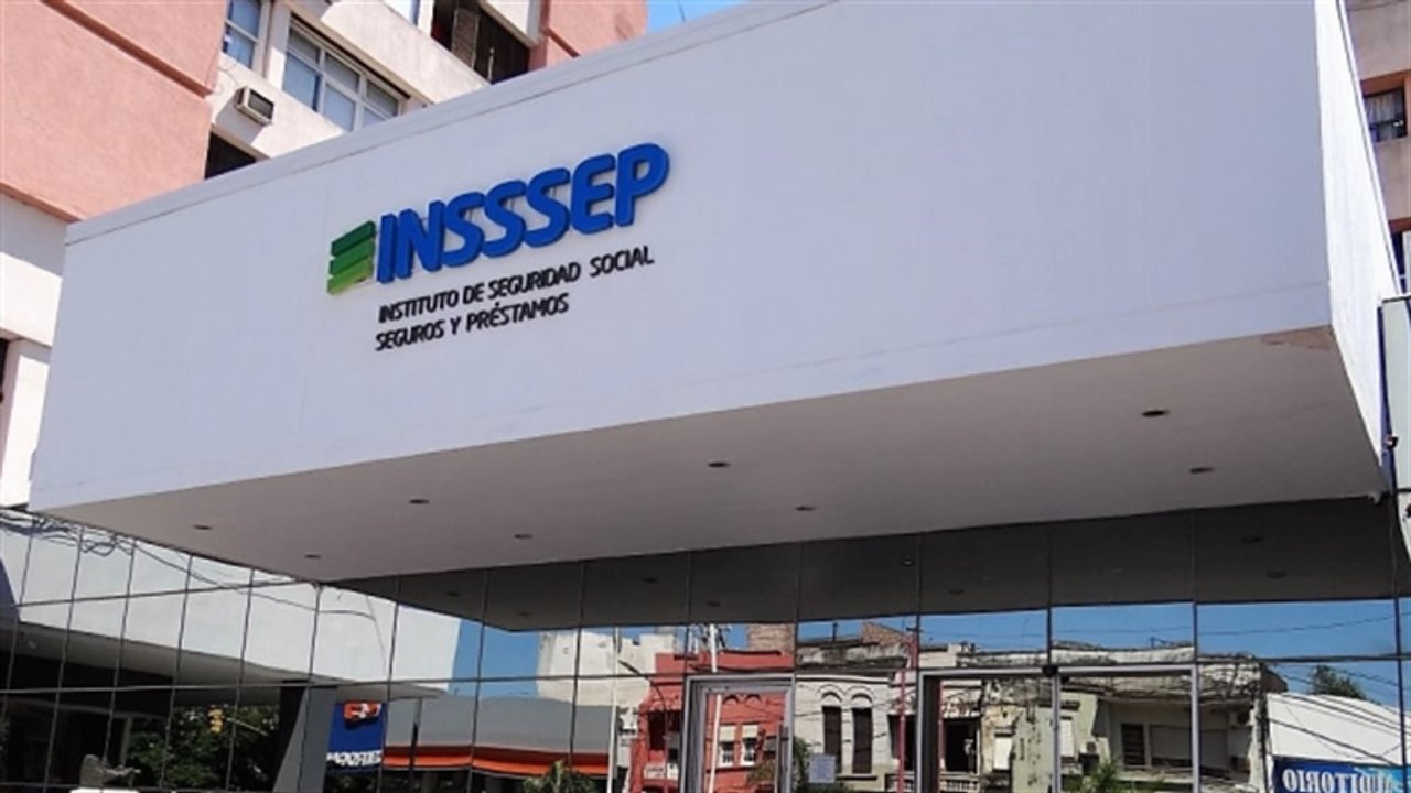 Fachada de un edificio público vinculada al sistema de salud chaqueño
