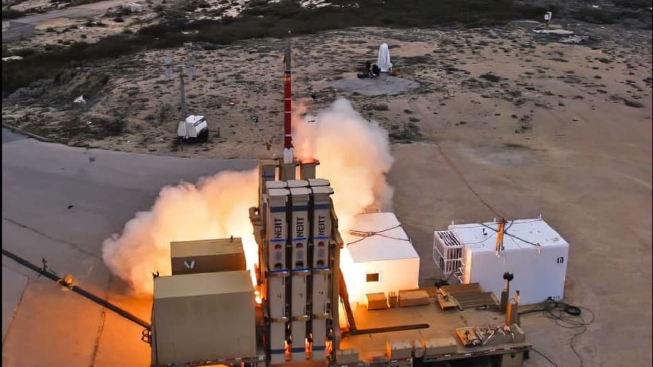 Lanzamiento de misil del sistema de defensa aérea Honda de David en Israel