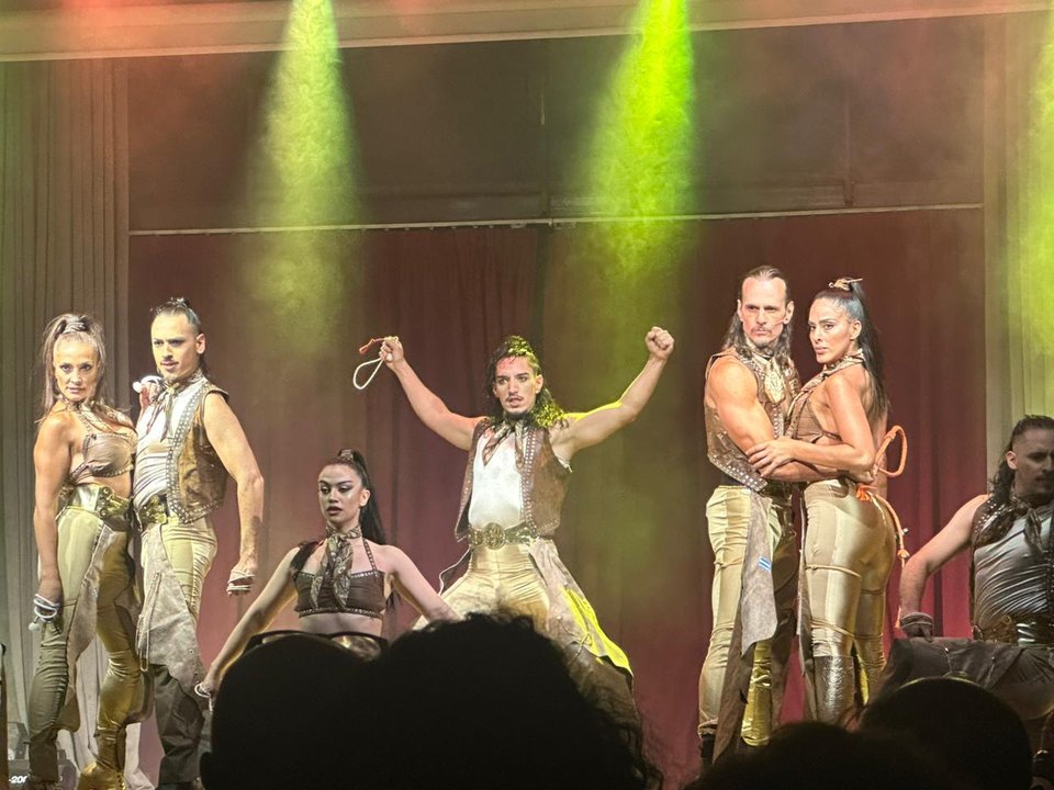 Celeste Muriega y Christian Sancho en escena en Royal Gauchos