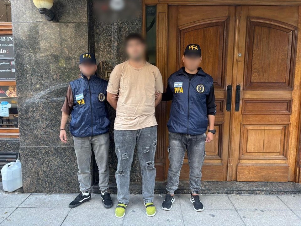 Detención de un joven acusado de hackear cuentas millonarias en Palermo