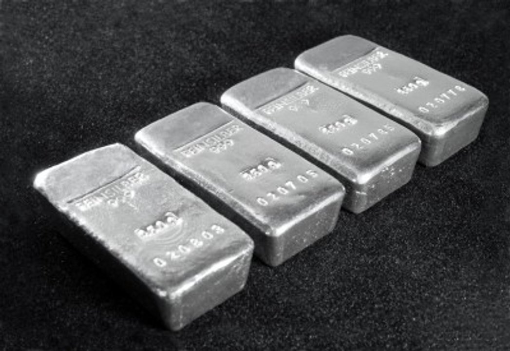 Lingotes de plata y otros metales preciosos en el mercado internacional