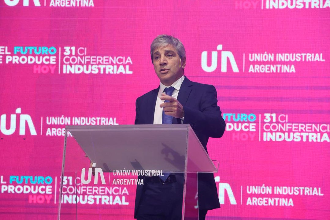 Luis Caputo se reúne con la conducción de la UIA en Buenos Aires