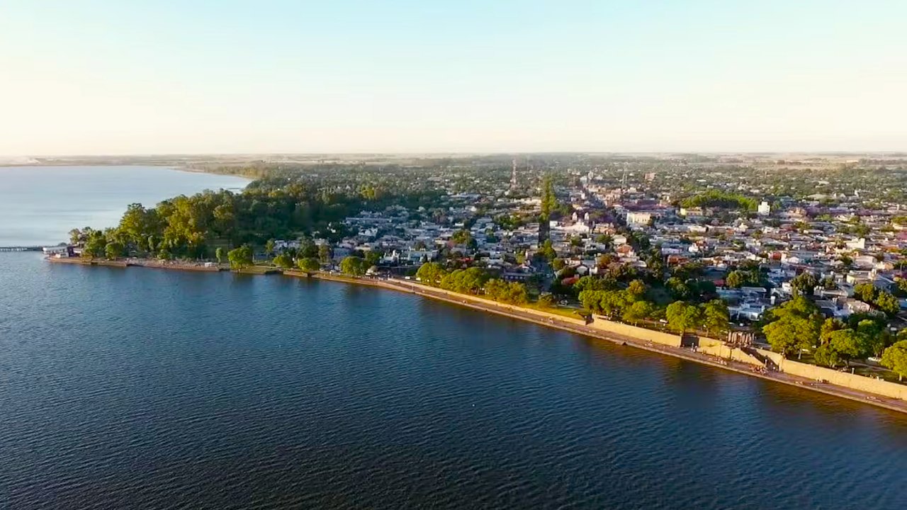 Turistas disfrutando de una escapada cerca de Buenos Aires un fin de semana largo