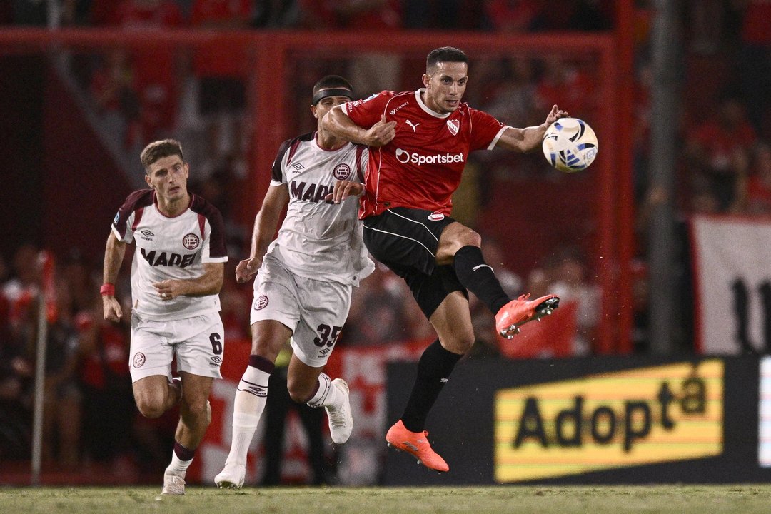 Independiente celebra uno de los goles ante Lanús en Avellaneda