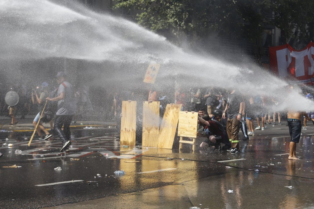 Manifestantes frente al Congreso en una jornada de protesta