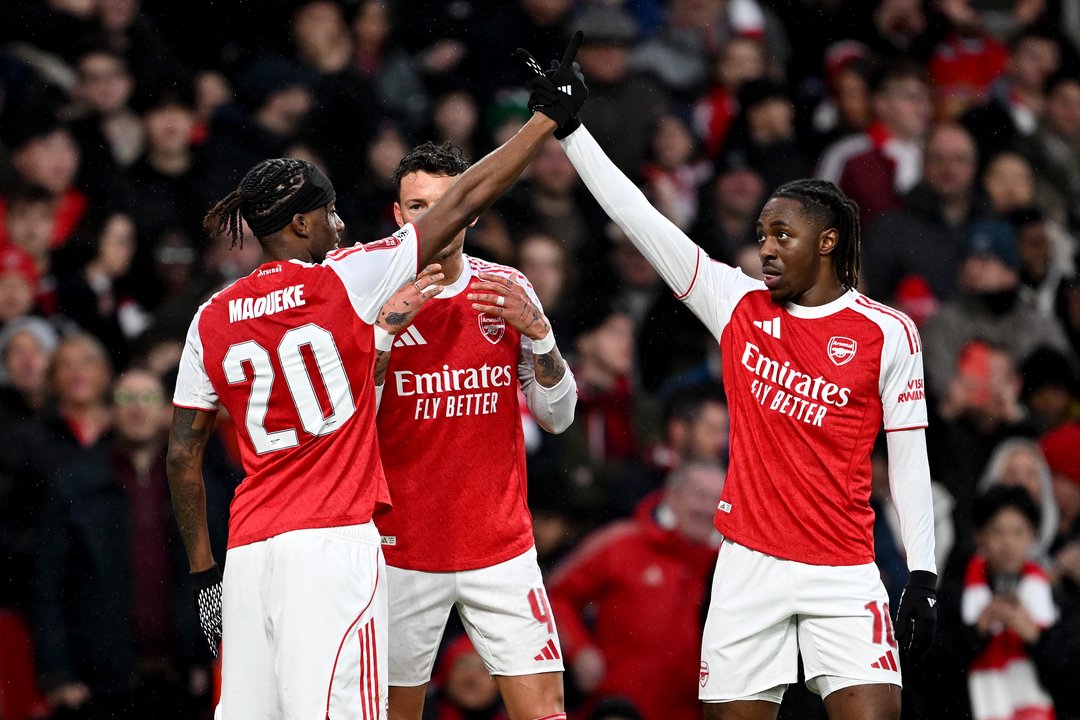 Jugadores del Arsenal celebran un gol por la FA Cup de Inglaterra
